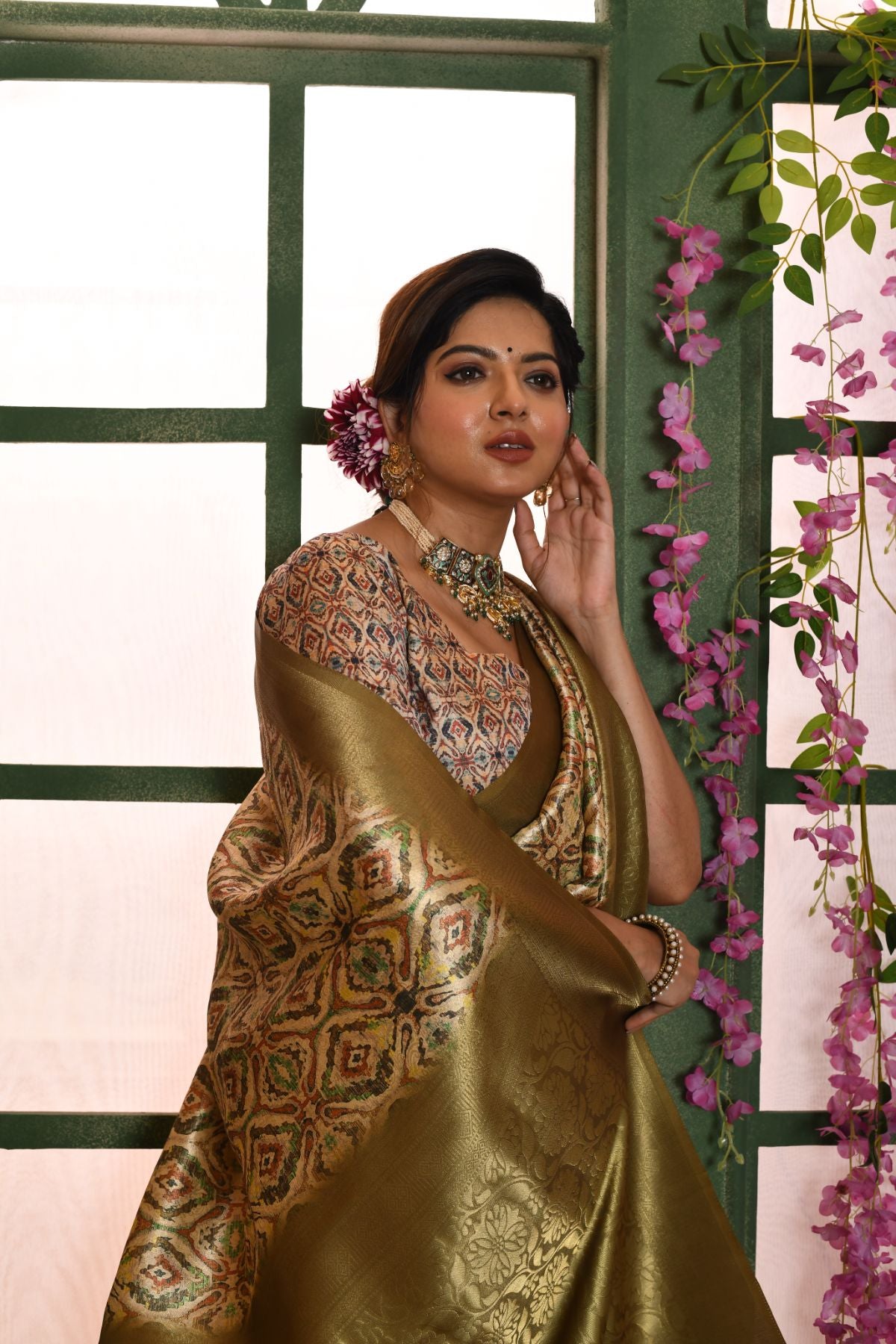 This Semi Tussar saree boasts a captivating floral design, a tapestry of  nature's hues woven into its fabric. The antique tissue border f... |  Instagram