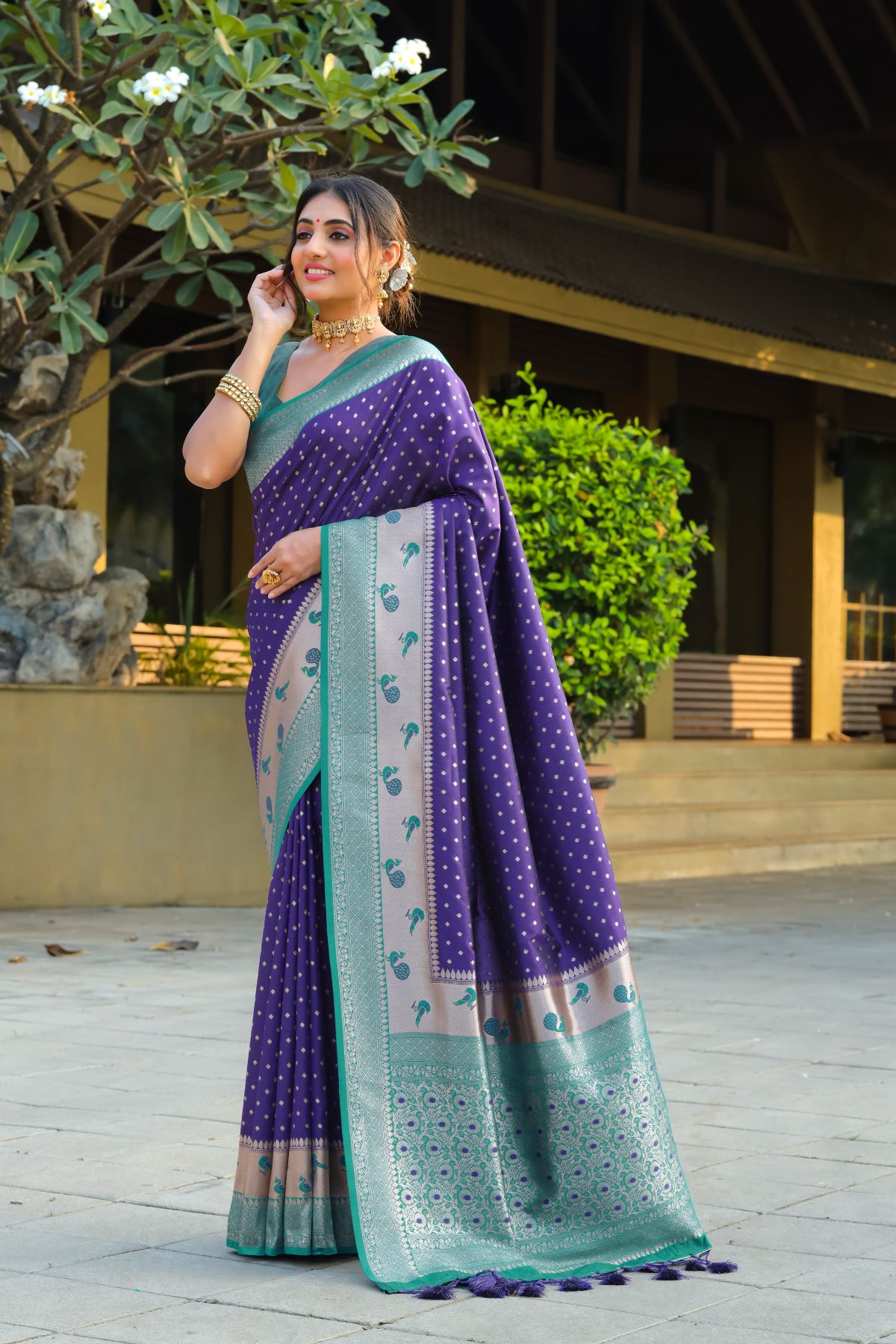 Odette Women Purple Sequin Saree With Unstitched Blouse